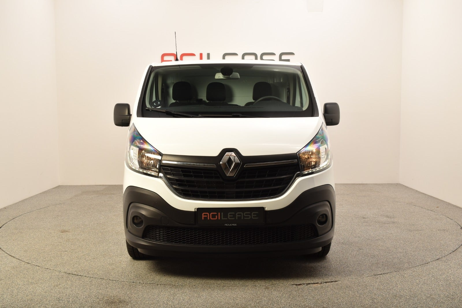 Hvid Renault Trafic T29 fra 2021