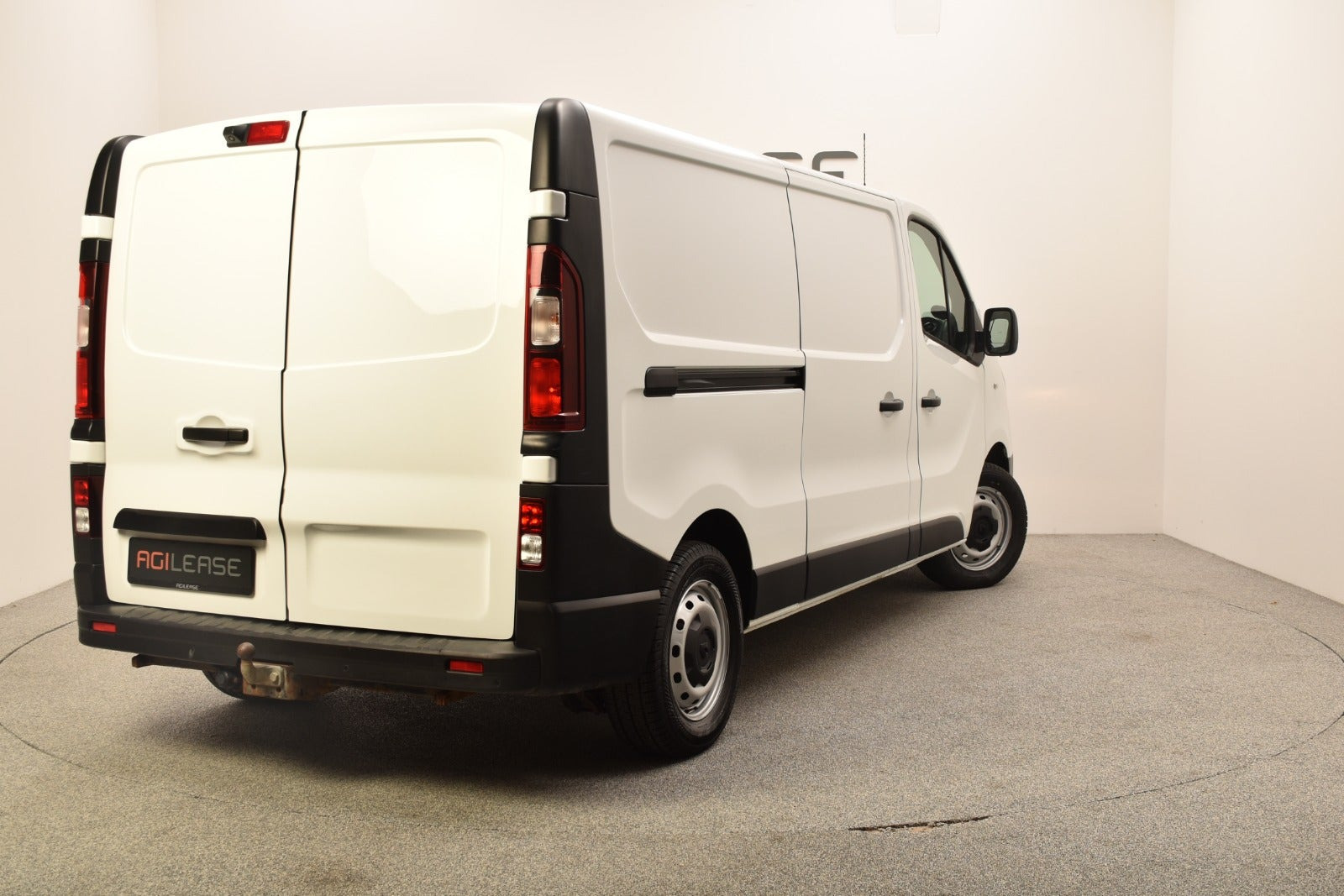 Hvid Renault Trafic T29 fra 2021