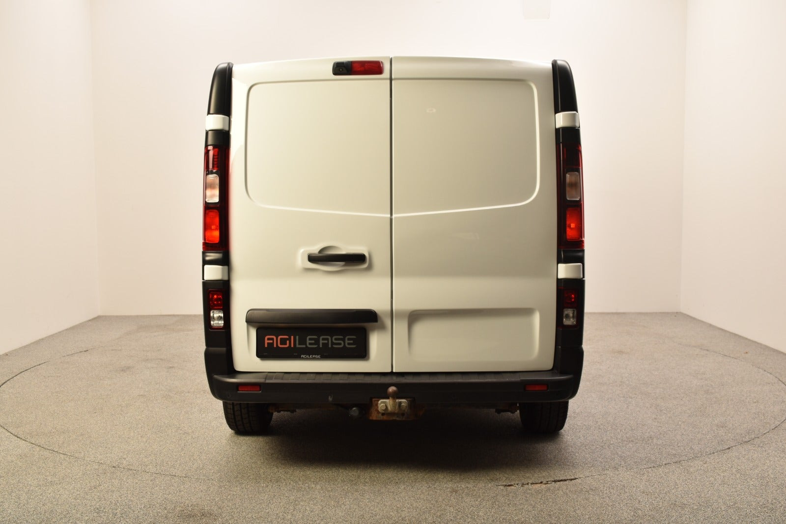 Hvid Renault Trafic T29 fra 2021