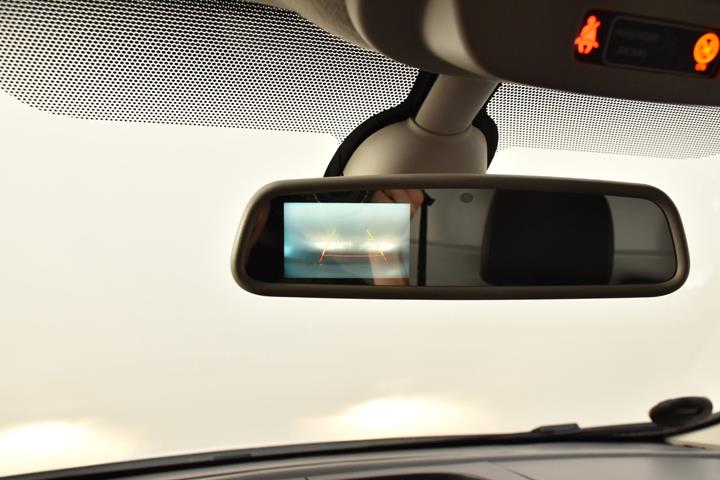 Hvid Renault Trafic T29 fra 2021