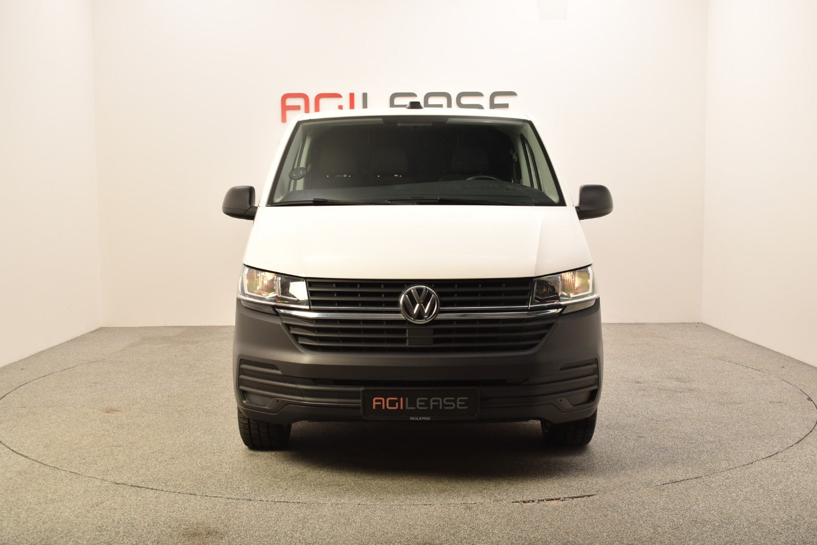 Hvid VW Transporter fra 2020