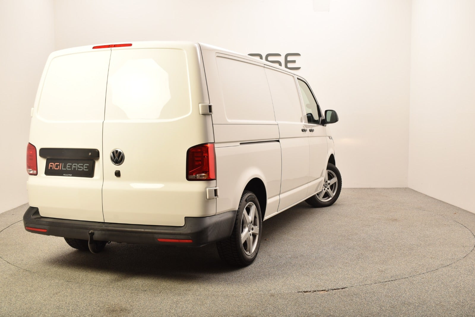 Hvid VW Transporter fra 2020