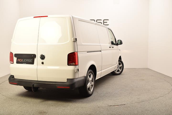 Hvid VW Transporter fra 2020