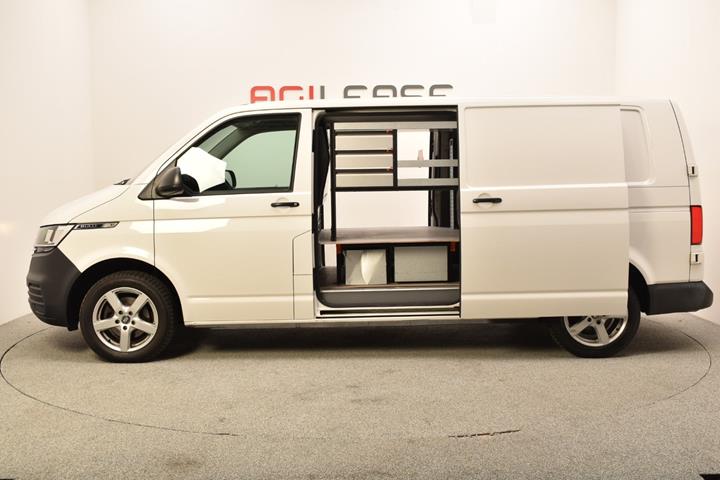Hvid VW Transporter fra 2020