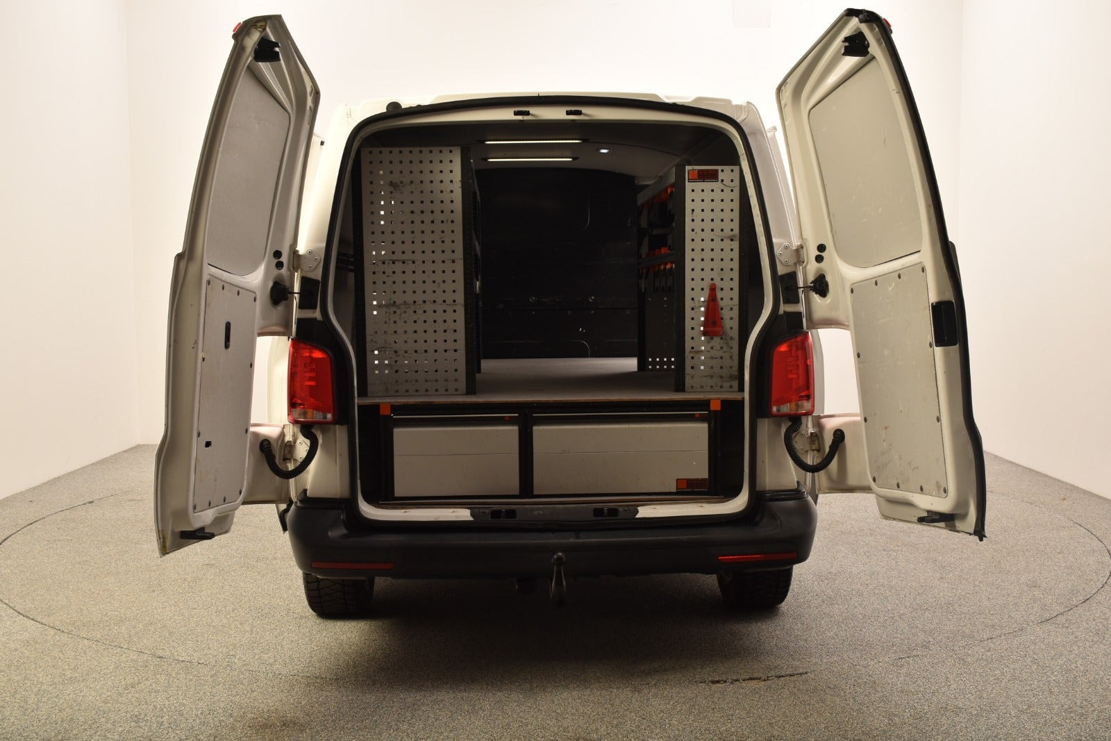Hvid VW Transporter fra 2020