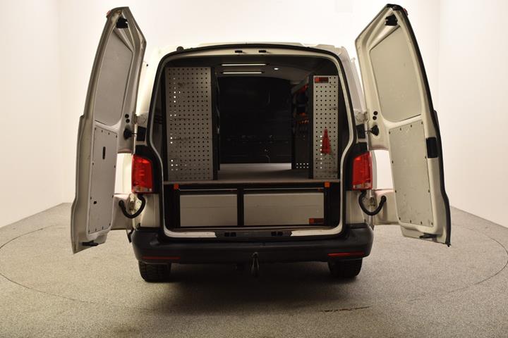 Hvid VW Transporter fra 2020
