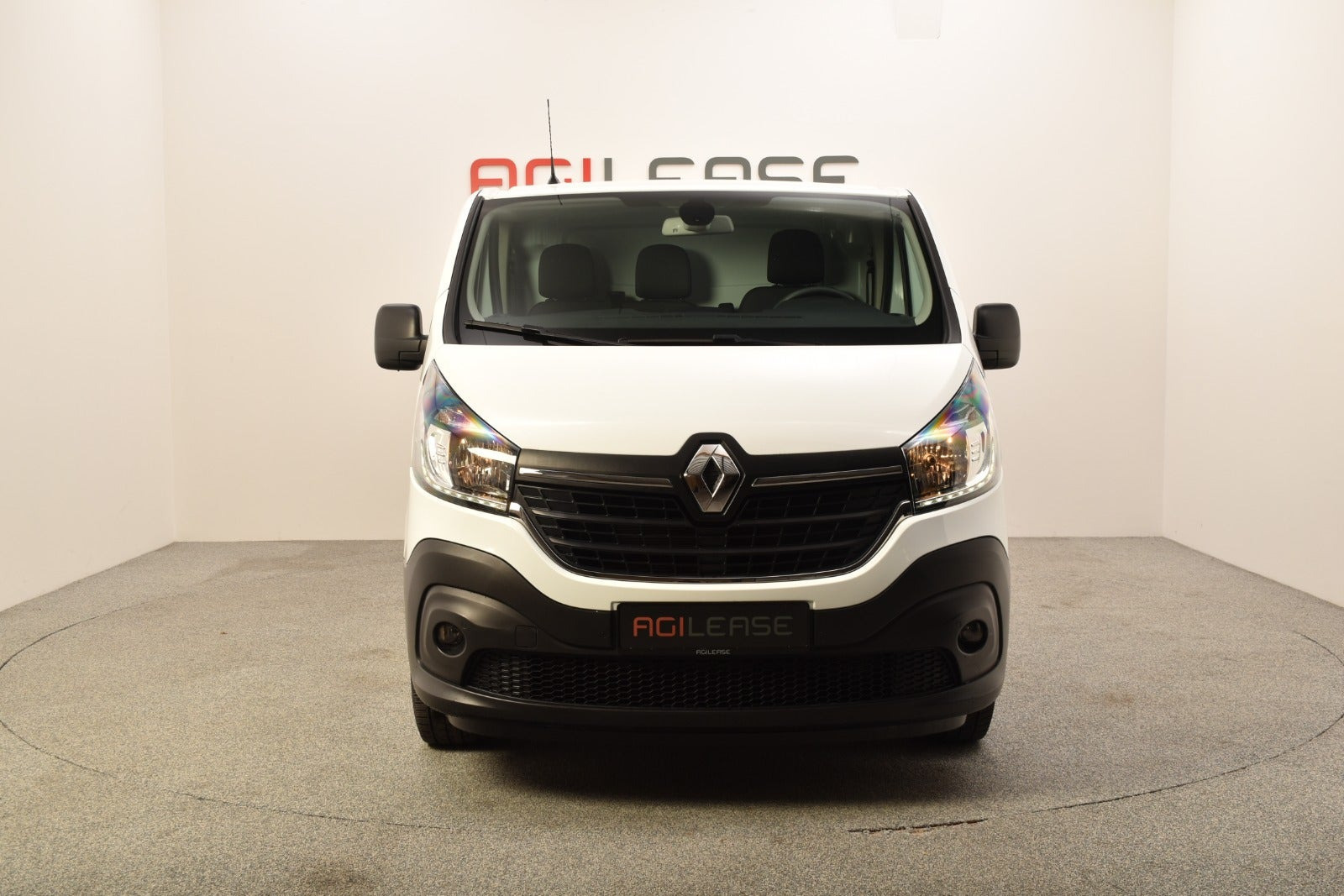 Hvid Renault Trafic T29 fra 2021