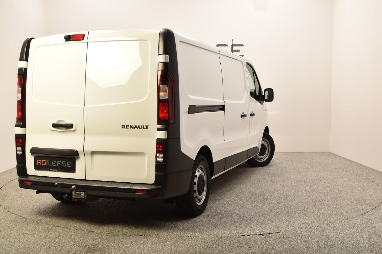 Hvid Renault Trafic T29 fra 2021
