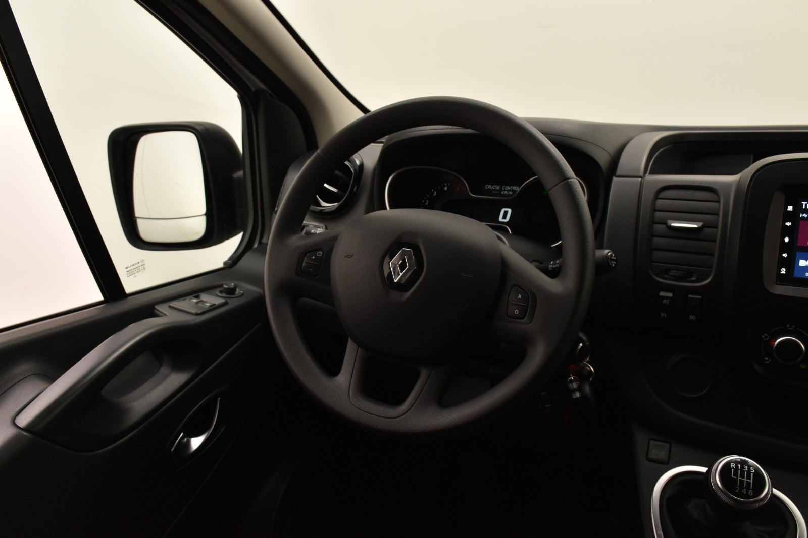 Hvid Renault Trafic T29 fra 2021