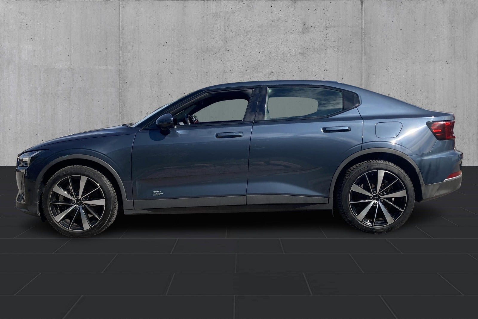 Blå Polestar 2 fra 2023