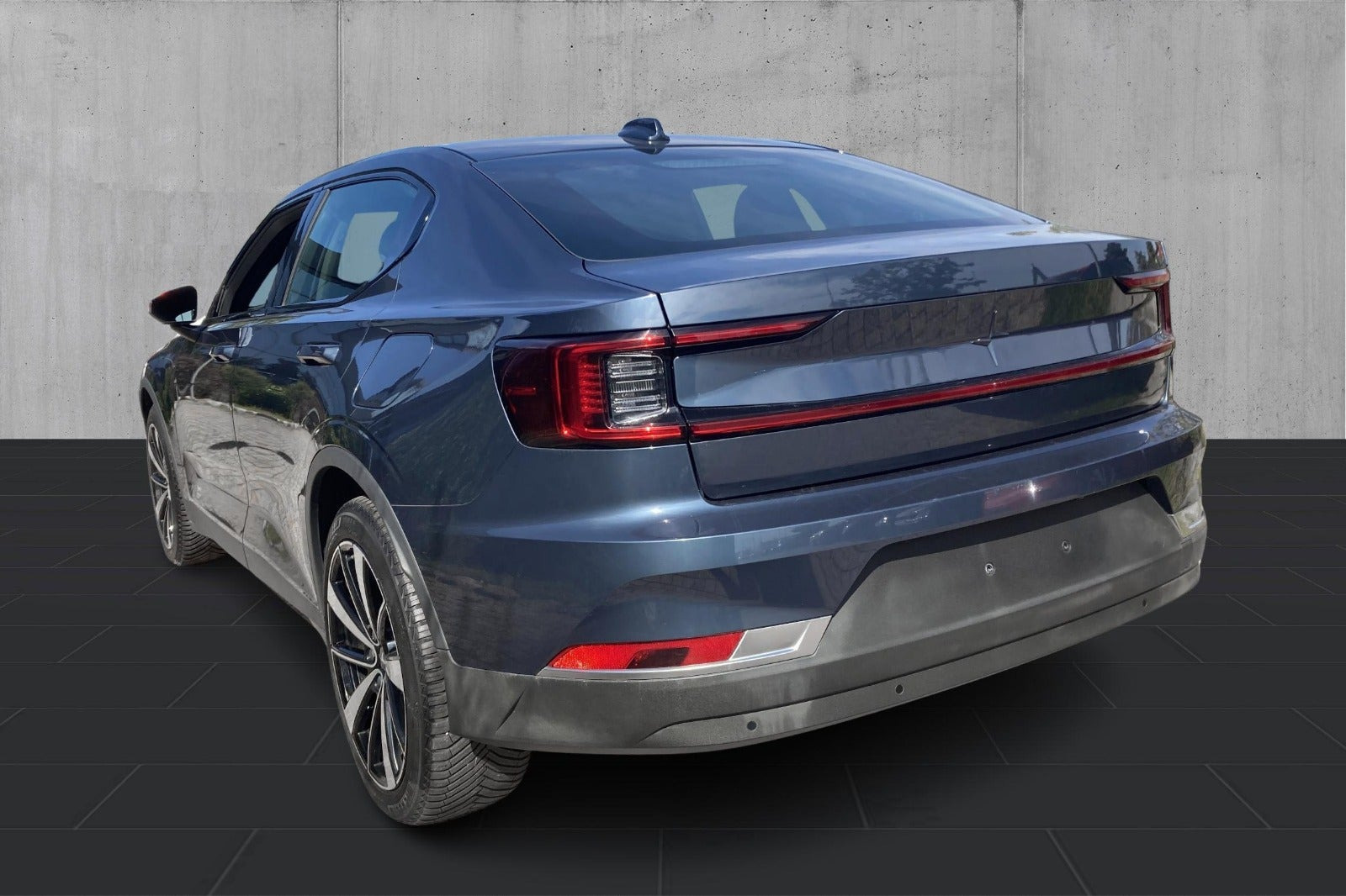 Blå Polestar 2 fra 2023