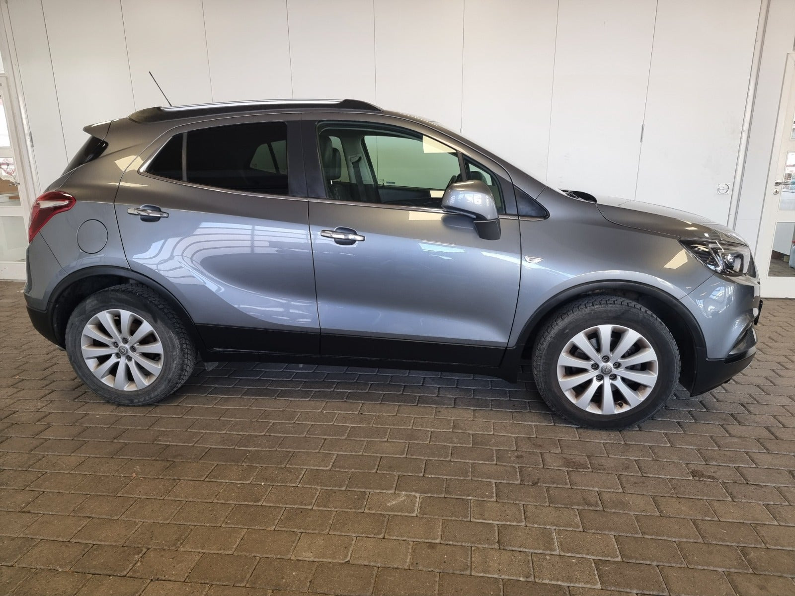 Grå Opel Mokka X fra 2017