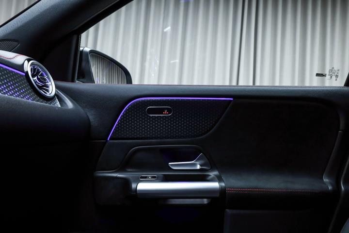 Sort Mercedes EQA250+ fra 2025