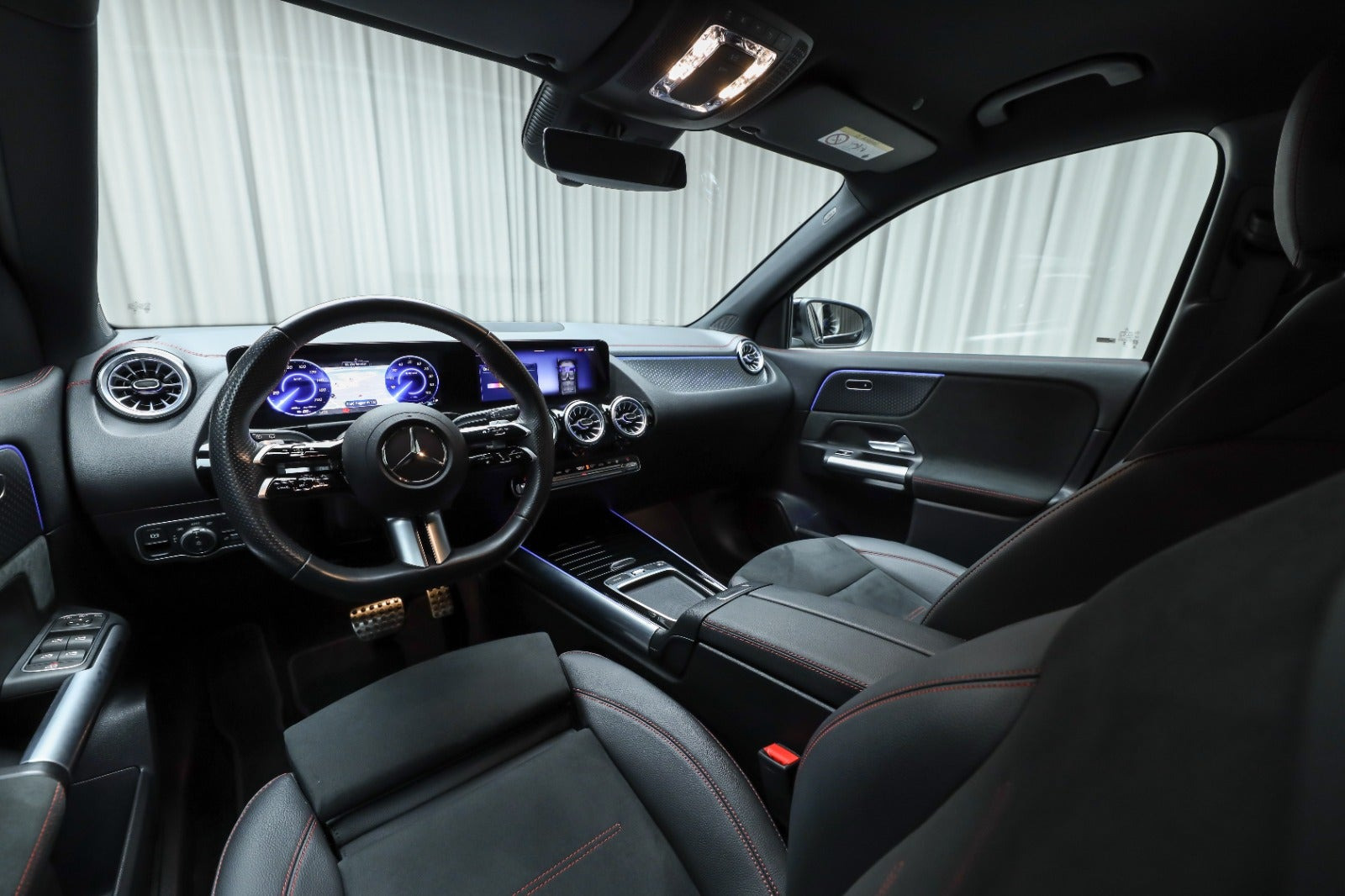 Sort Mercedes EQA350 fra 2025