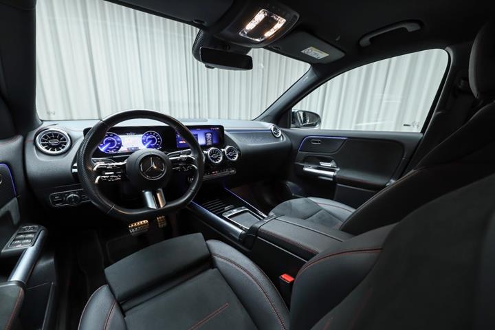Sort Mercedes EQA350 fra 2025