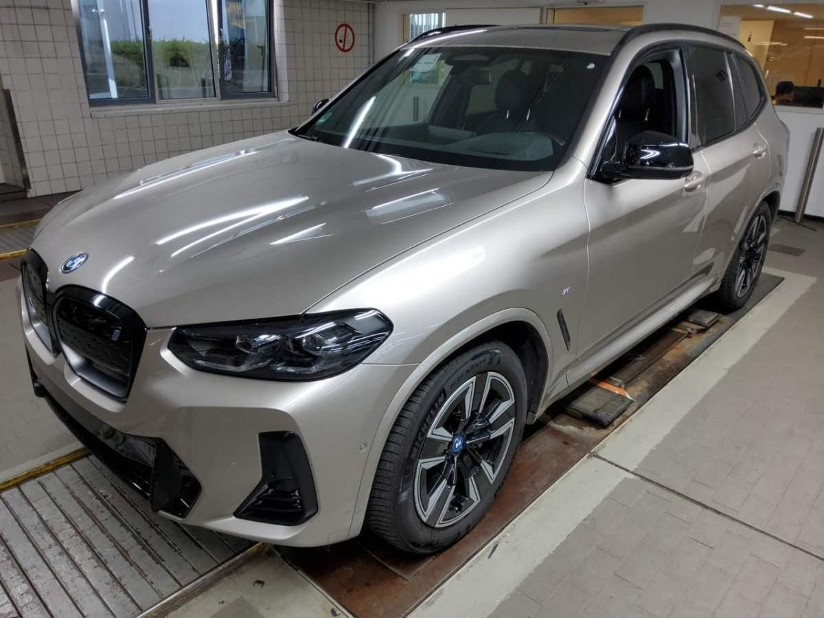 BMW iX3 Charged Plus M-Sport