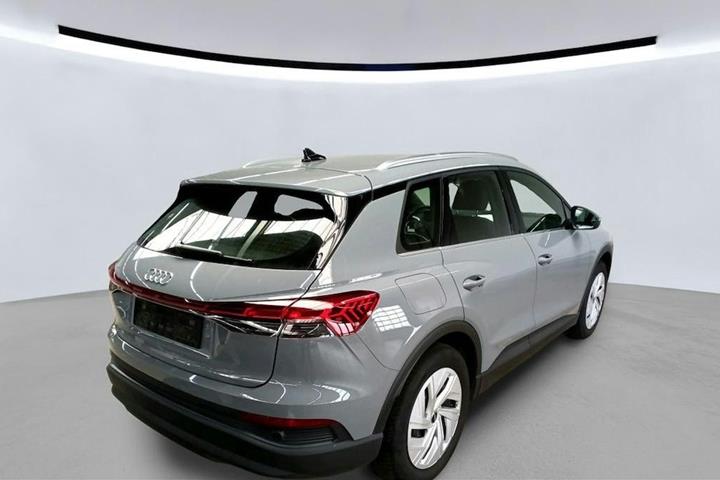 Grå Audi Q4 e-tron fra 2024