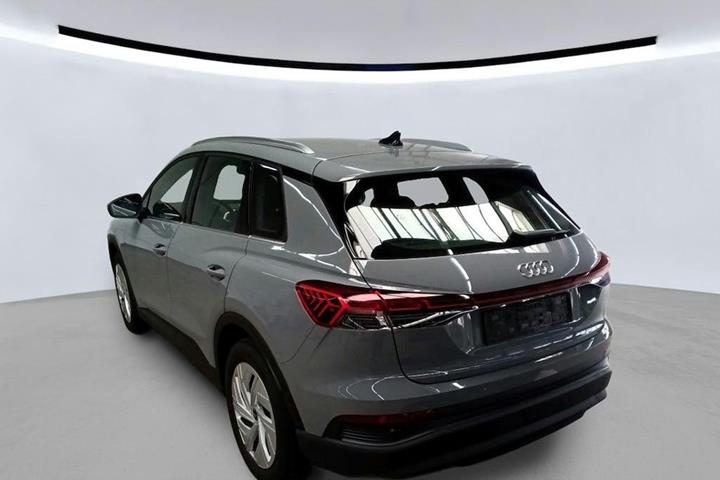 Grå Audi Q4 e-tron fra 2024