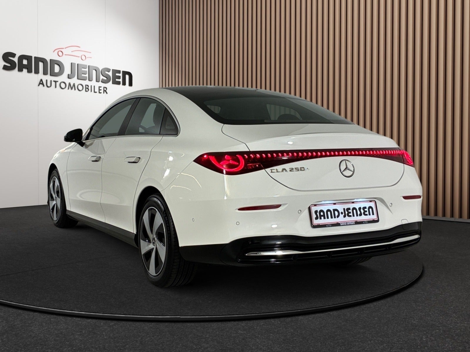 Hvid Mercedes CLA250+ fra 2026