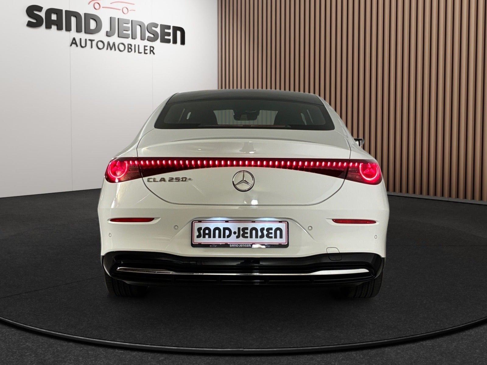 Hvid Mercedes CLA250+ fra 2026