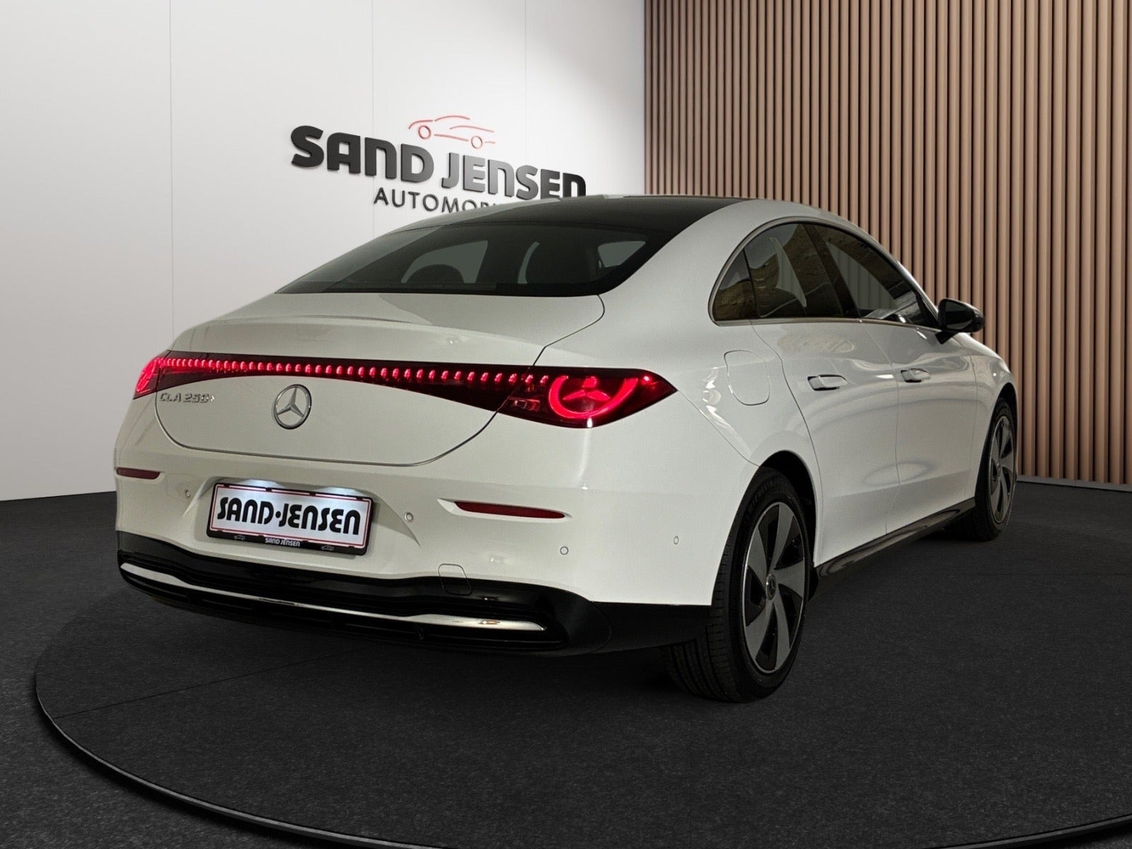 Hvid Mercedes CLA250+ fra 2026