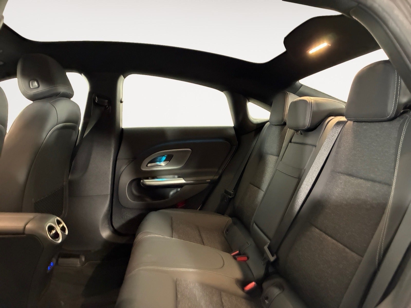 Hvid Mercedes CLA250+ fra 2026