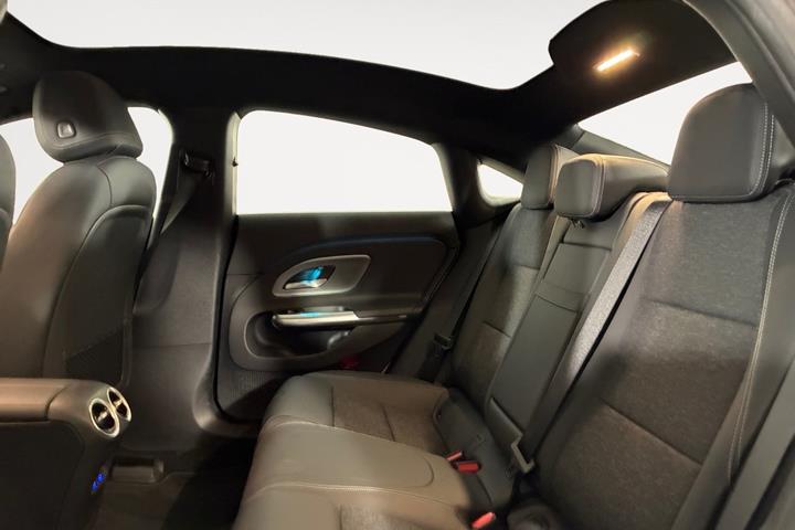 Hvid Mercedes CLA250+ fra 2026