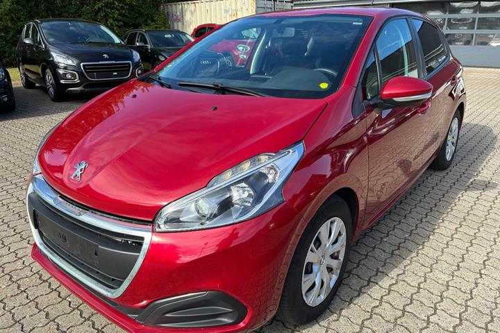 Rød Peugeot 208 fra 2017