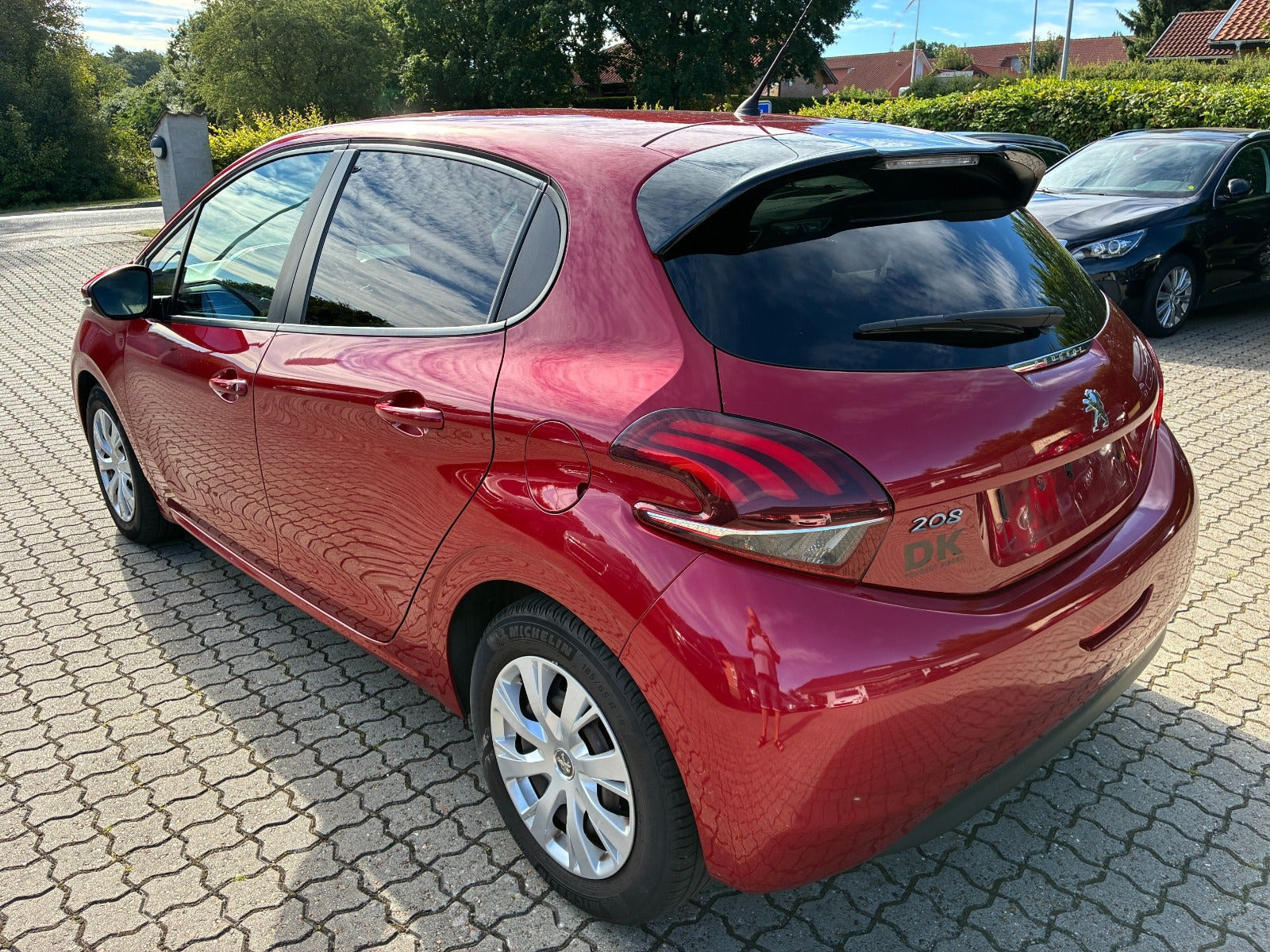 Rød Peugeot 208 fra 2017