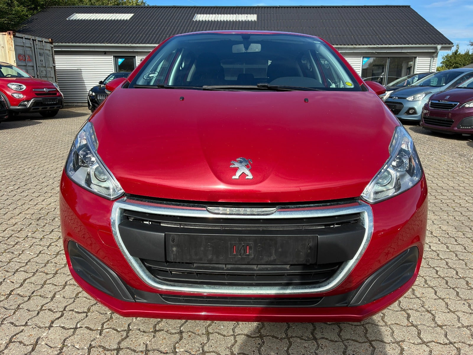 Rød Peugeot 208 fra 2017