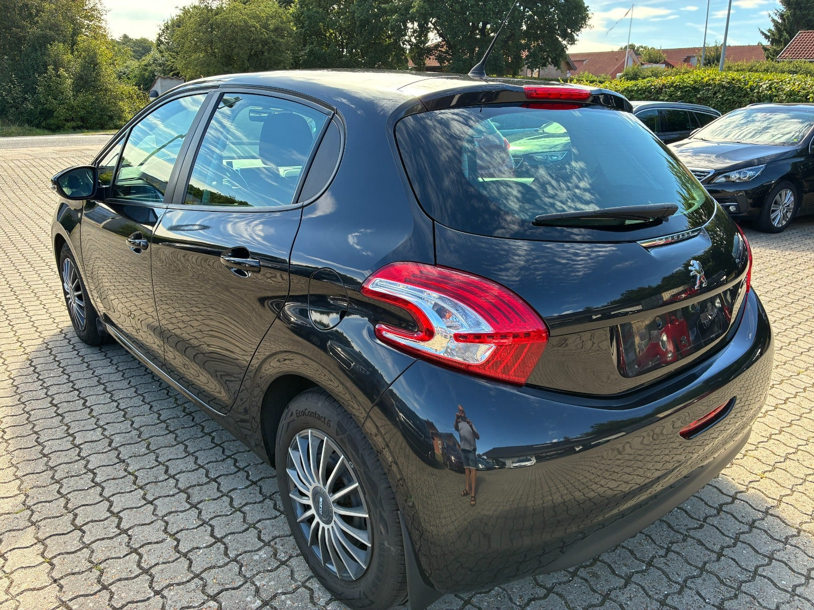 Sort Peugeot 208 fra 2012