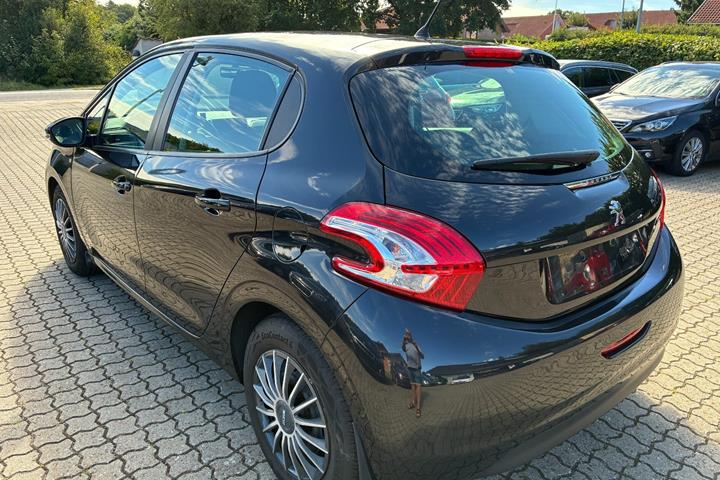Sort Peugeot 208 fra 2012