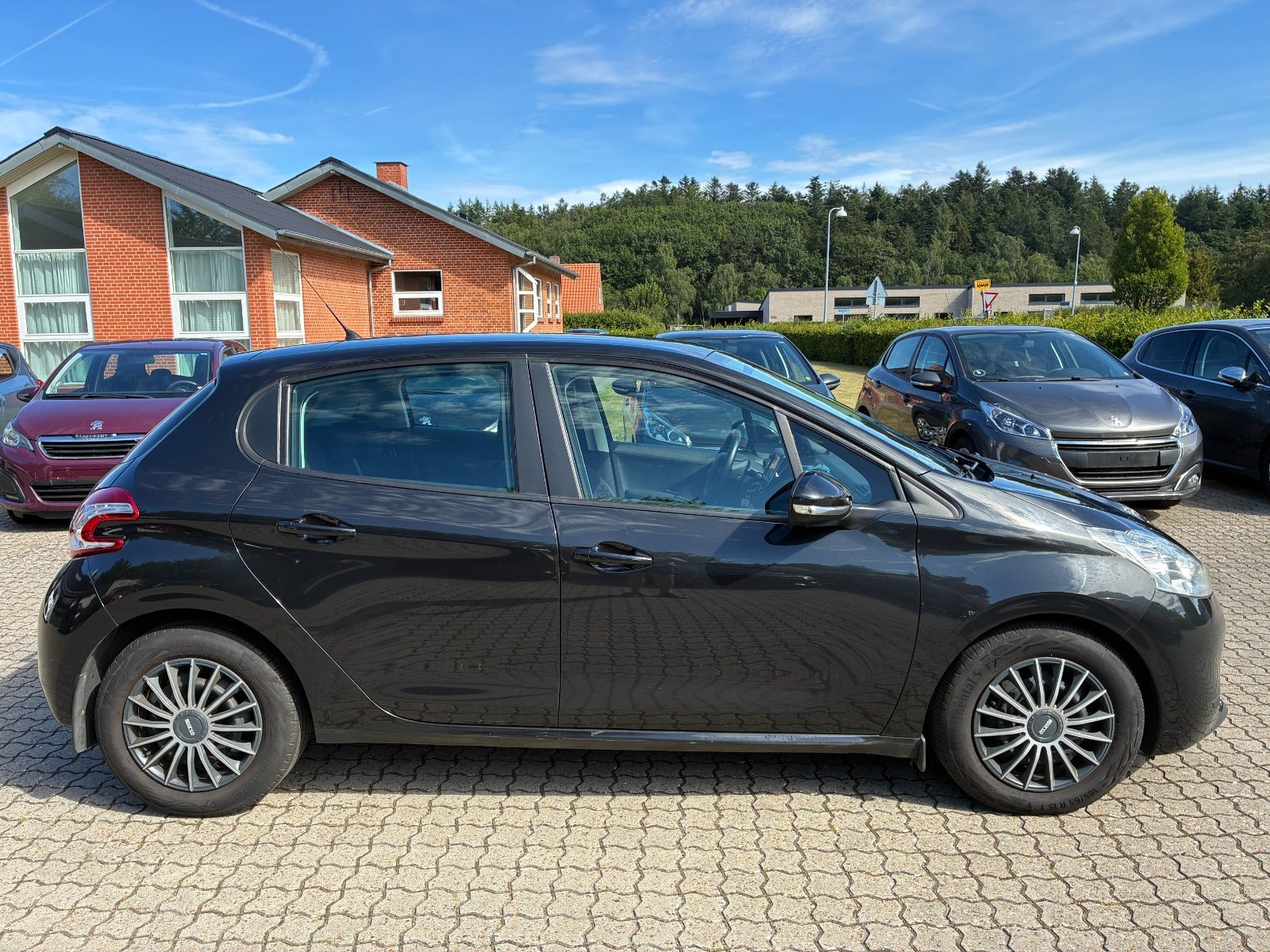 Sort Peugeot 208 fra 2012