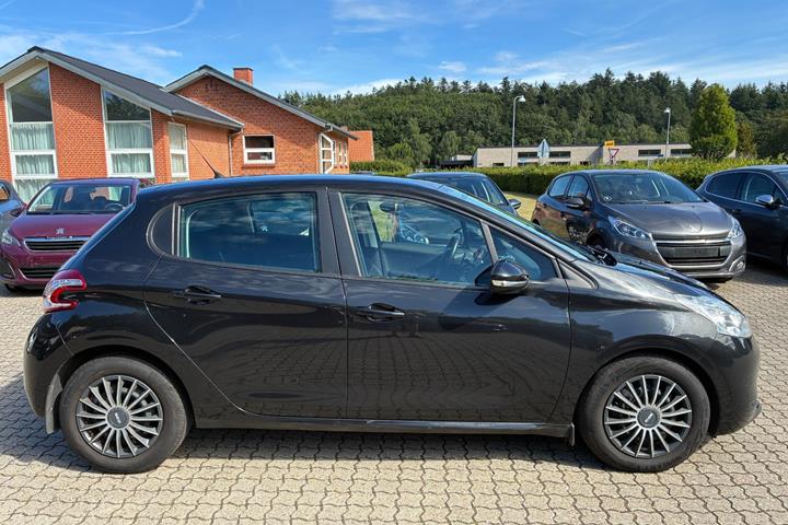 Sort Peugeot 208 fra 2012