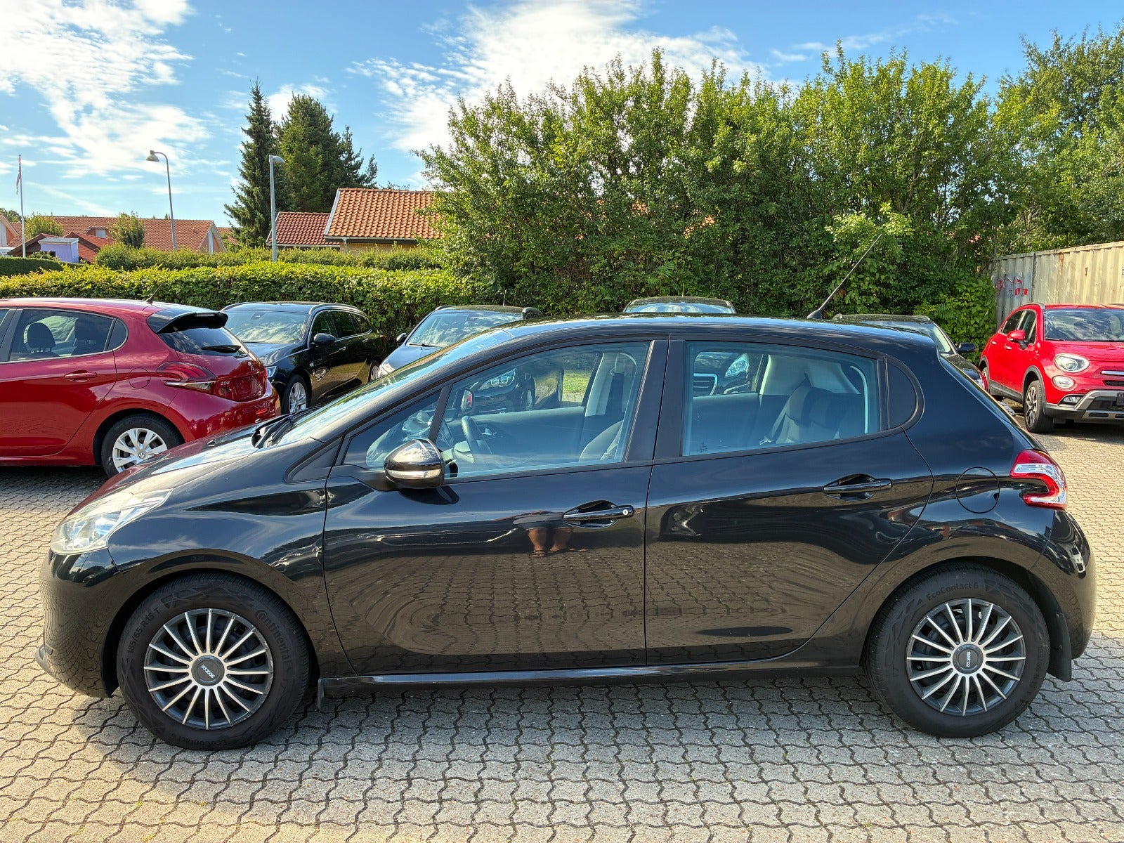 Sort Peugeot 208 fra 2012