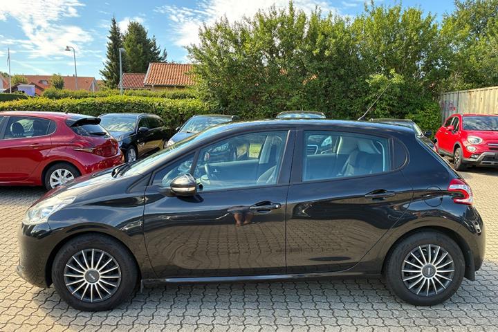 Sort Peugeot 208 fra 2012