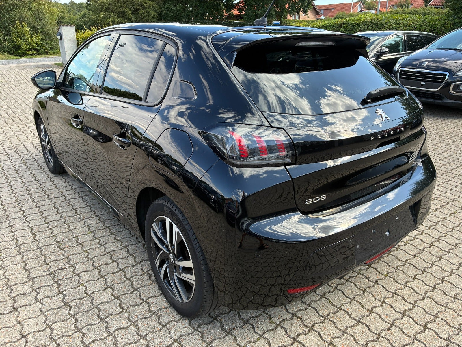 Sort Peugeot 208 fra 2021