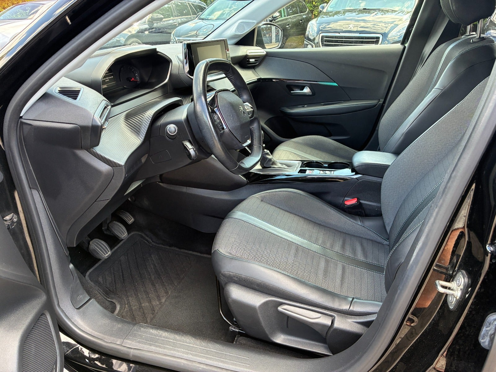 Sort Peugeot 208 fra 2021