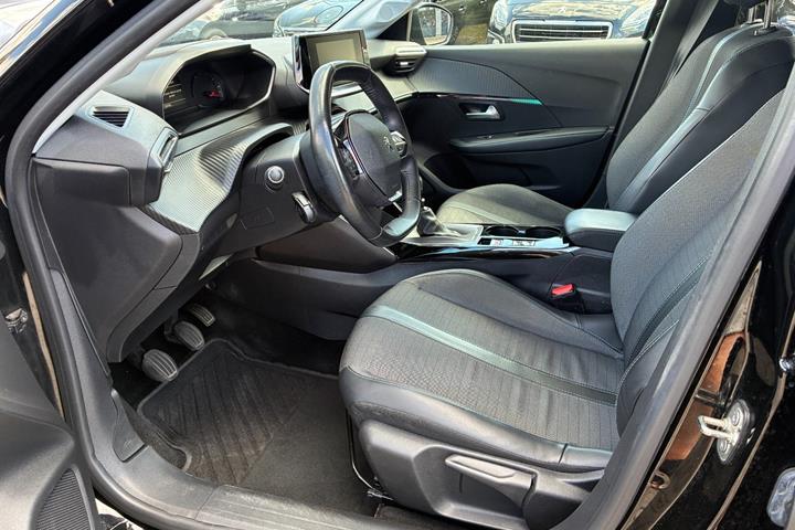 Sort Peugeot 208 fra 2021