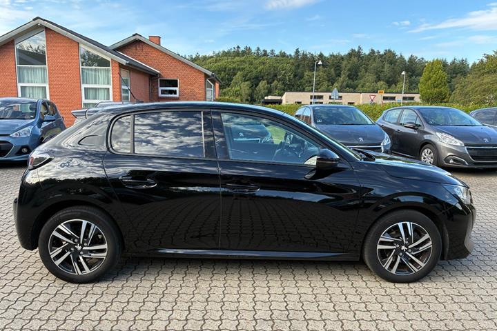 Sort Peugeot 208 fra 2021