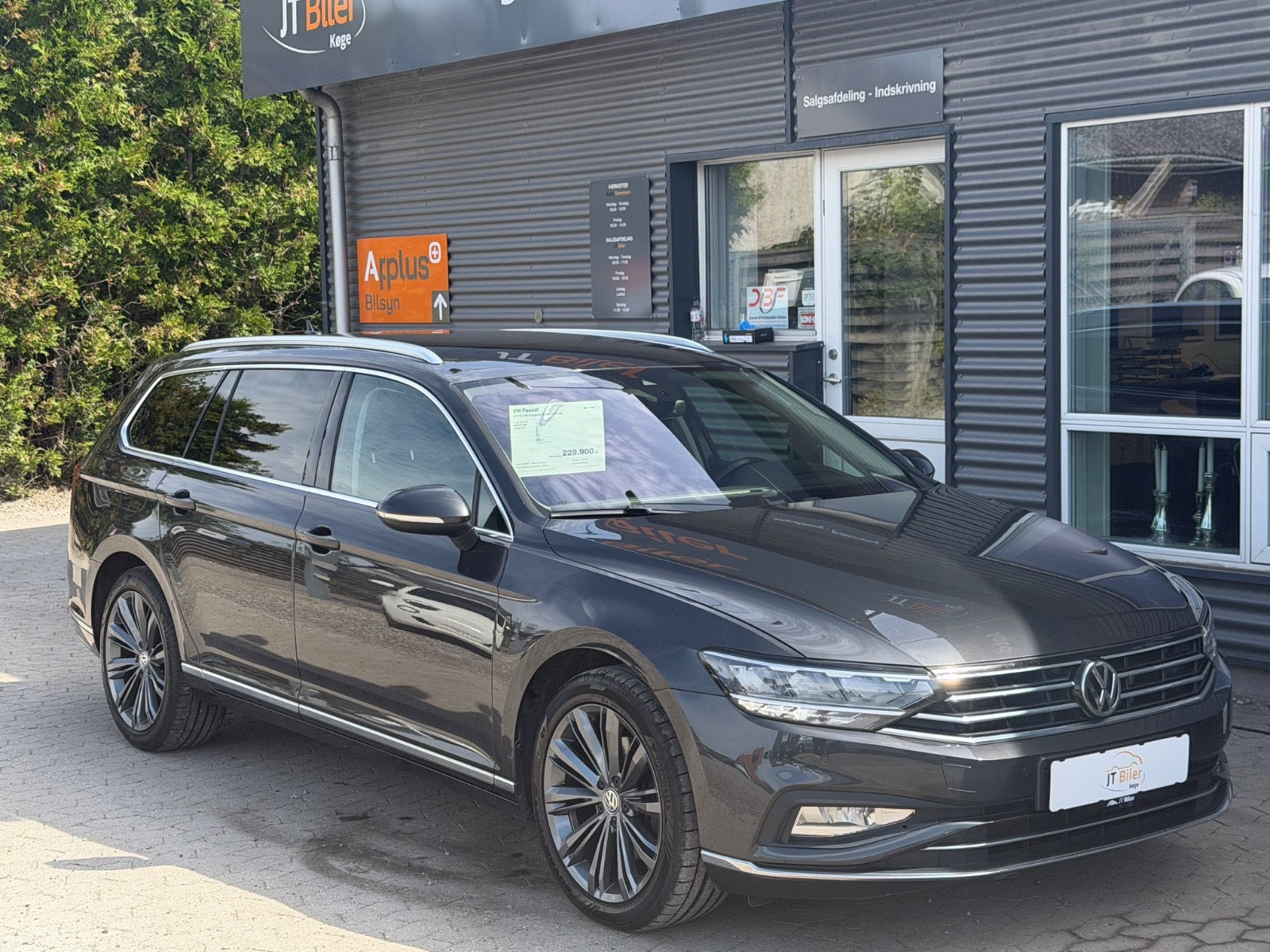 Grå VW Passat fra 2020