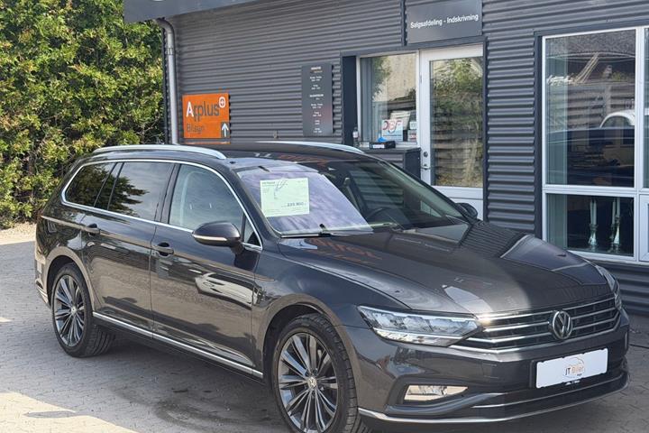Grå VW Passat fra 2020