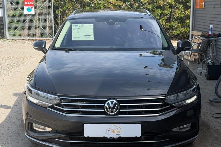 Grå VW Passat fra 2020