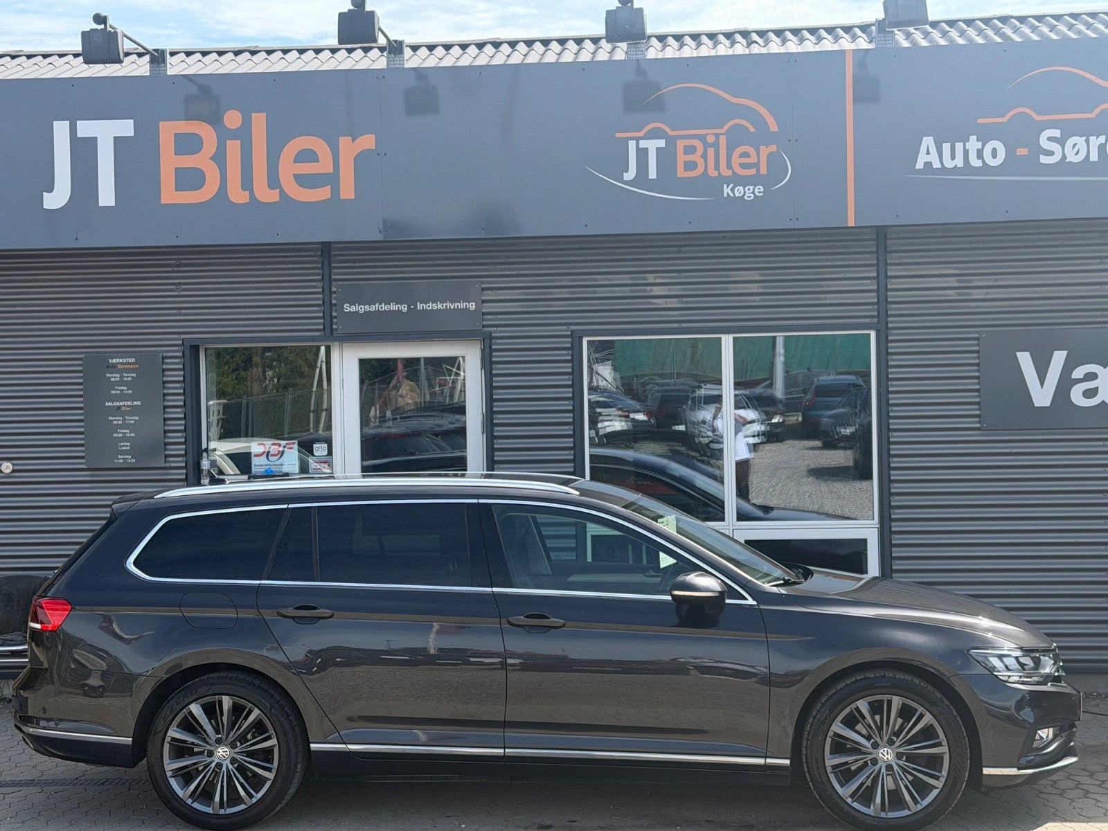 Grå VW Passat fra 2020