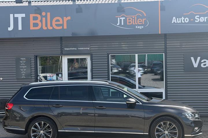 Grå VW Passat fra 2020