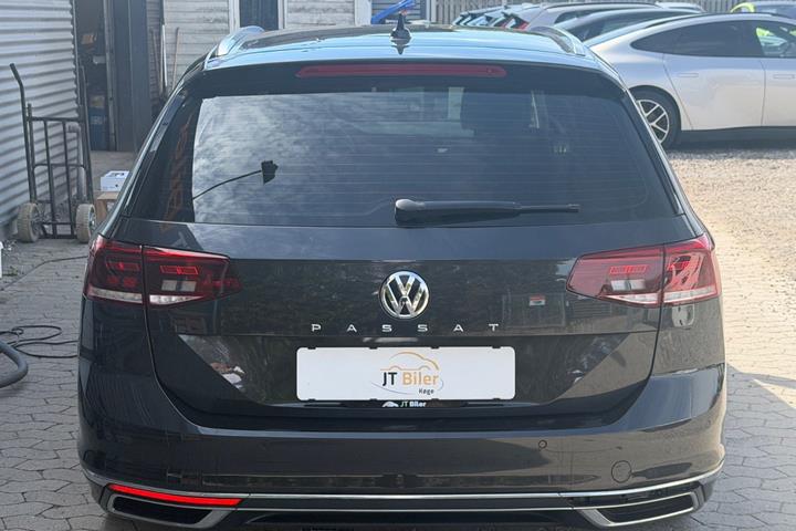 Grå VW Passat fra 2020