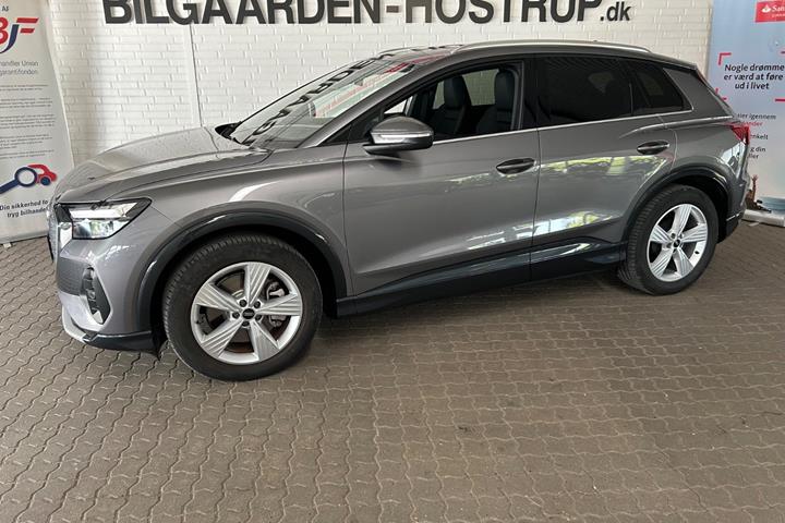 Grå Audi Q4 e-tron fra 2023
