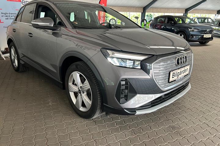 Grå Audi Q4 e-tron fra 2023