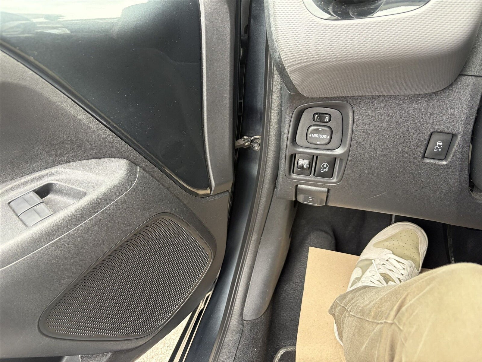 Grå Peugeot 108 fra 2020
