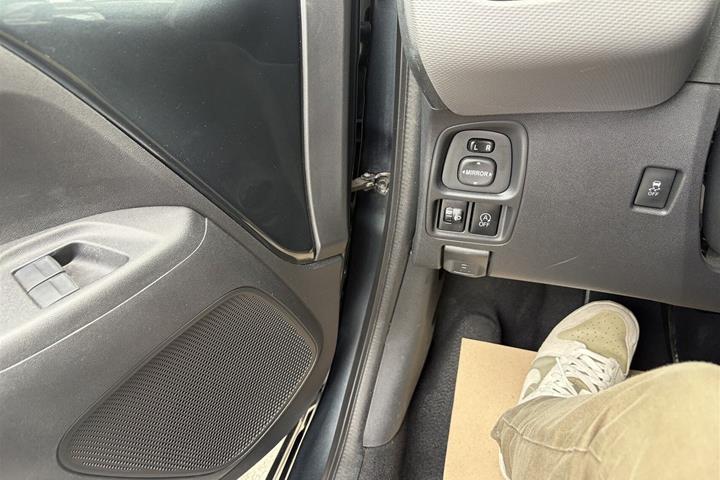 Grå Peugeot 108 fra 2020